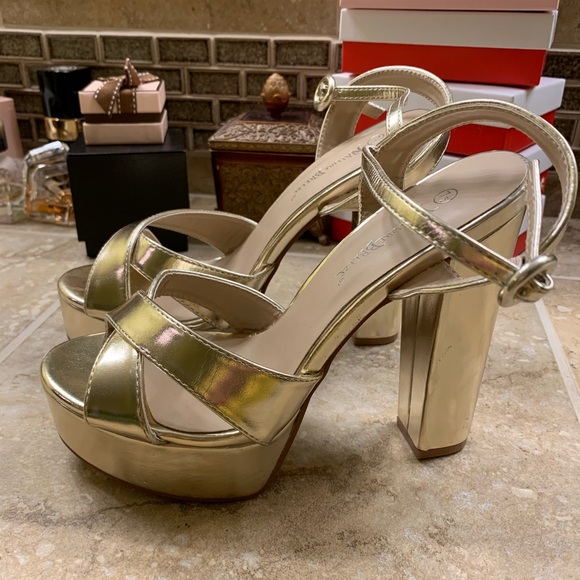 Gold heels - Picture 2 of 4